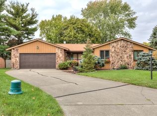 1516 Country Lake Dr, Champaign, IL 61821