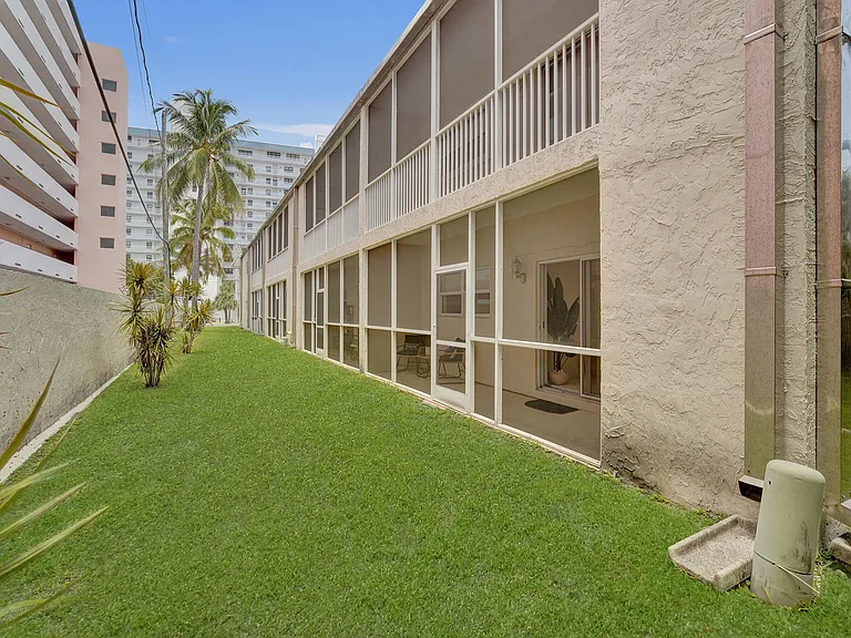 1450 N Riverside Dr #103 — Photo 45