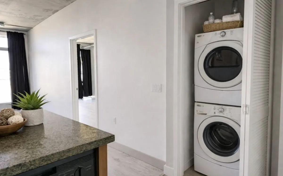 Building Photo - 1080 Park Blvd #710
