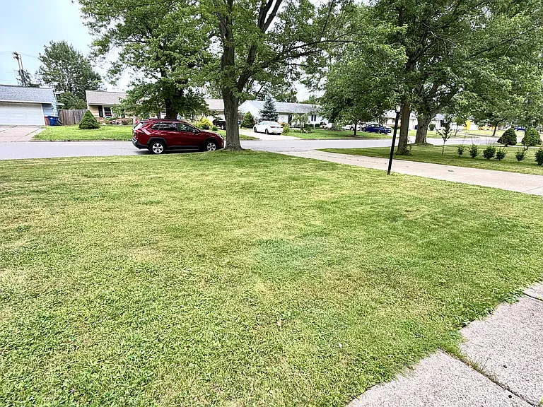 33 Campus Dr N — Photo 21