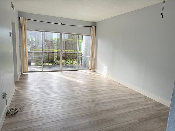 4th image of 1014 E South St #8