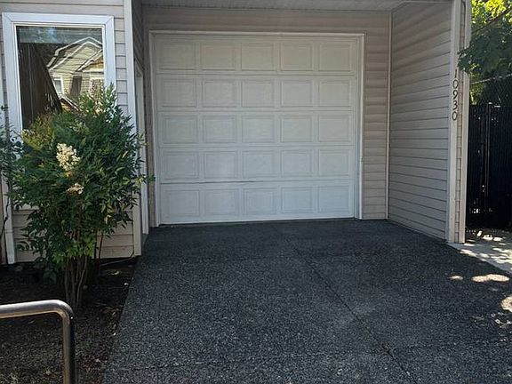 3rd image of 10930-34 NE Weidler St #10930