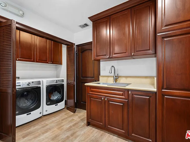 2108 San Ysidro Dr — Photo 33