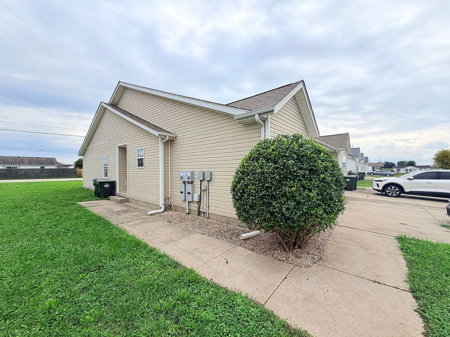 Now Showing: 3 Bedroom/2 Bathroom Located At 1659 W Kole Dr. Unit A In Greensburg, In — Photo 2