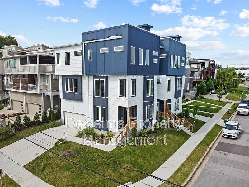 4 bed, 3.5 bath, 2332 sqft, $4,900 — Photo 2