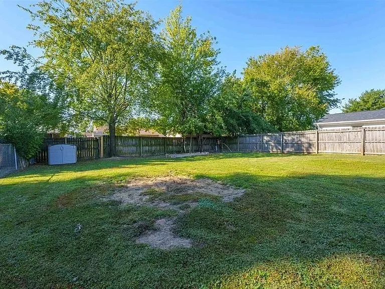 2432 Tamarack Rd — Photo 2