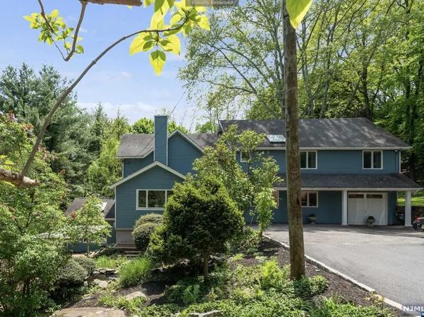 10 Downing St, Ridgewood, NJ 07450