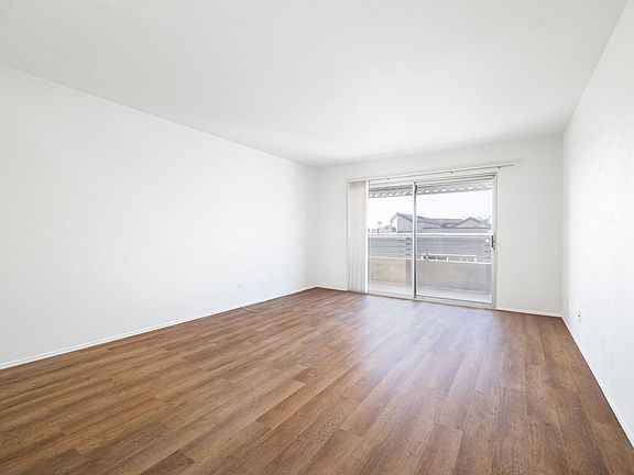 3rd image of 1645 Emerald St APT 2G