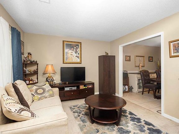 5th image of 17 Ivy Glen Ct