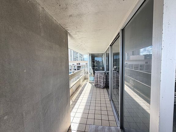 4th image of 555 University Ave APT 1900