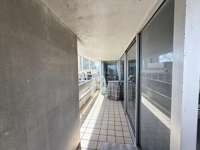 555 University Ave #1900 — Photo 4