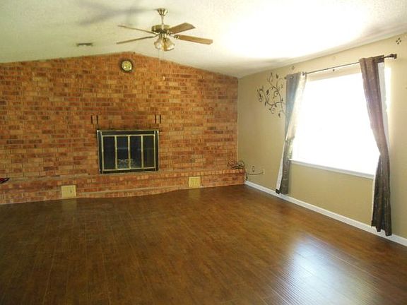 3rd image of 28 Walnut Dr