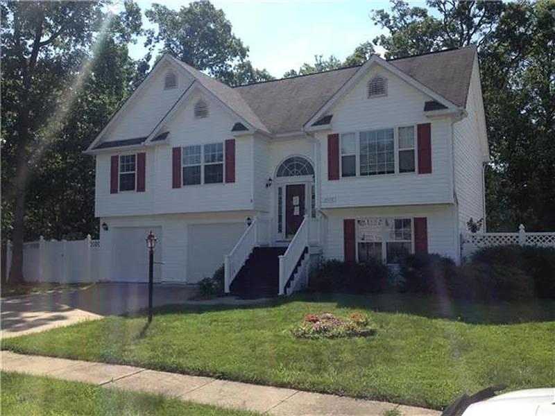 2320 Progress Ct photo 1
