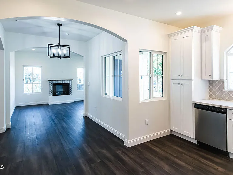 2628 Glenrose Ave — Photo 9