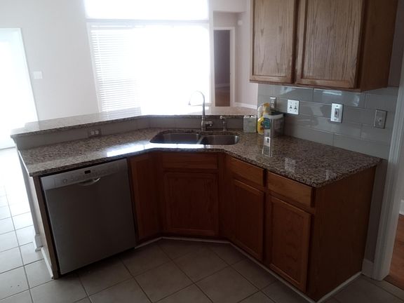 3rd image of 1588 Applewood Way