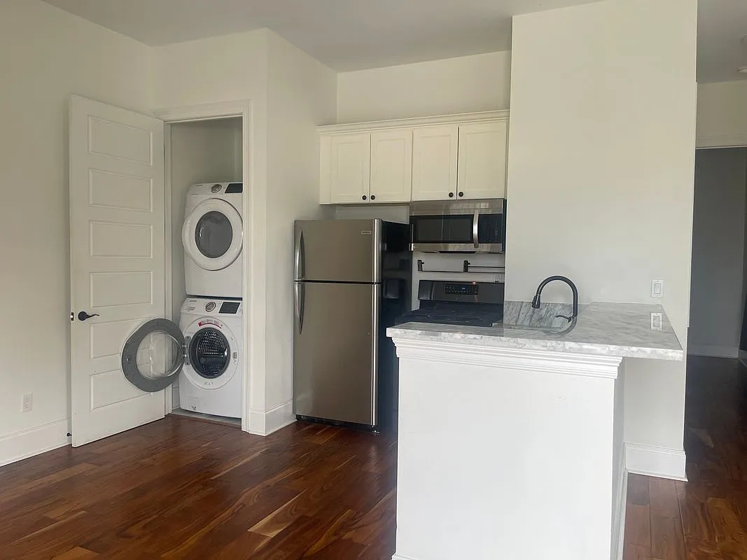 1 bed, 1.0 bath, 765 sqft, $1,230 — Photo 2
