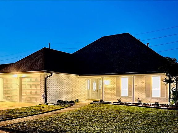 4th image of 832 Saint Julien Dr