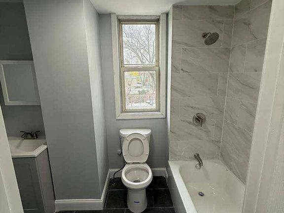 2nd image of 546-554 Prospect St #4R
