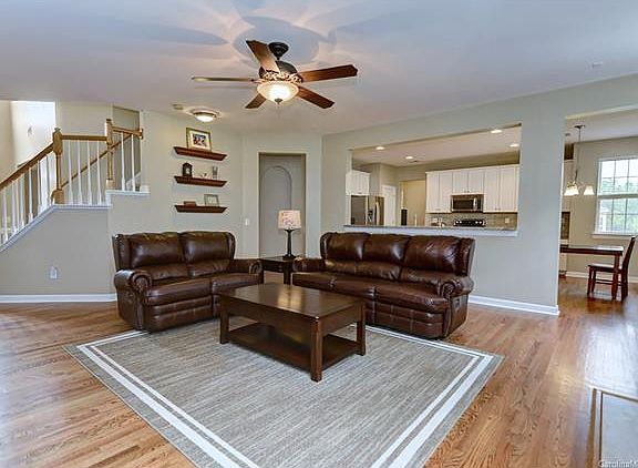 4th image of 9602 Belloak Ln