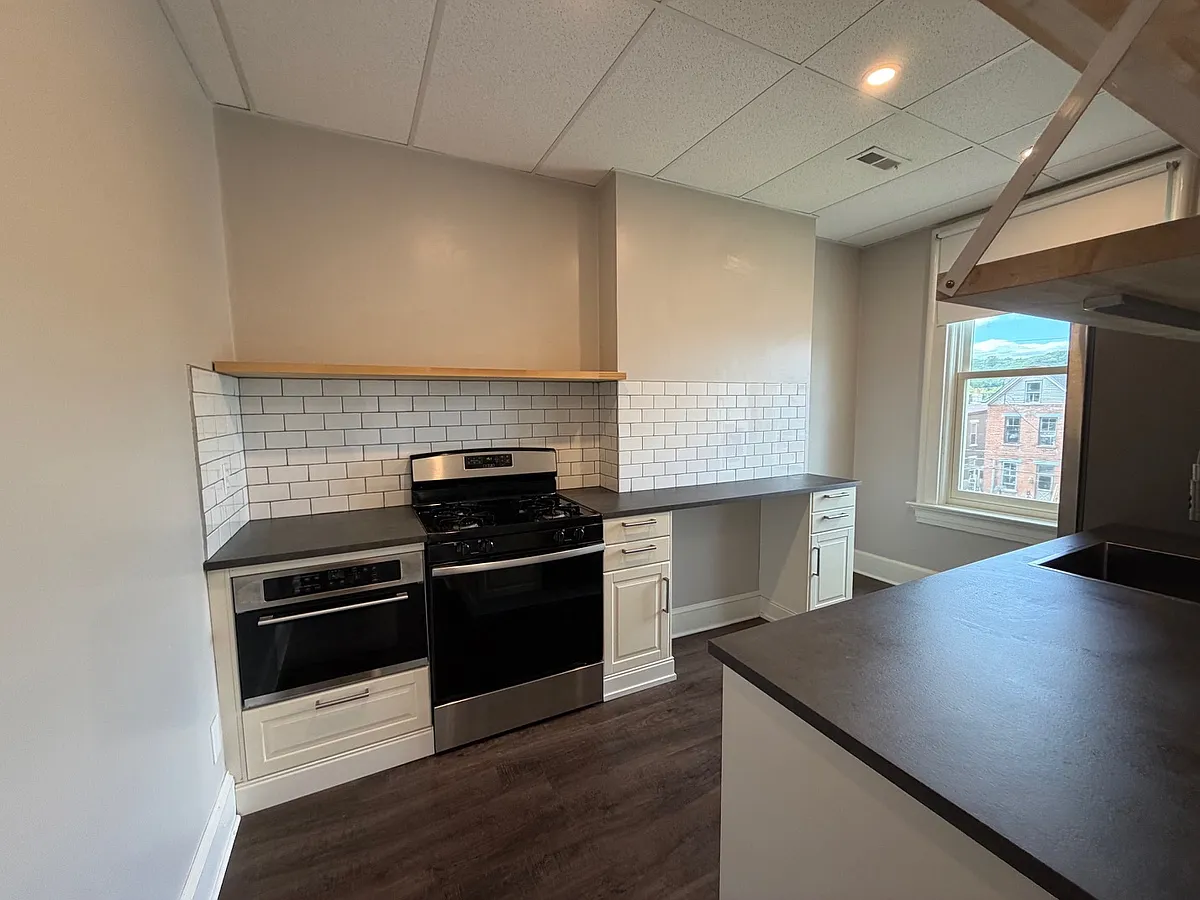 Building Photo - 436 Linden St #4