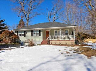 9 Springs Dr, Melville, NY 11747
