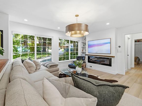 5th image of 220 Lake Dr