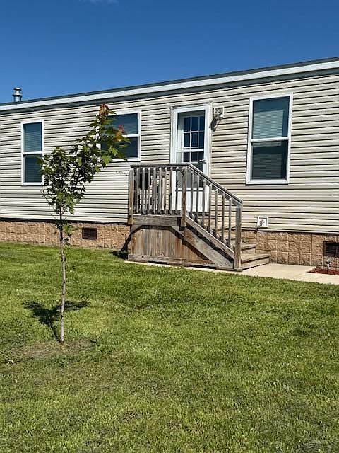 1st image of 486 1st Ave N
