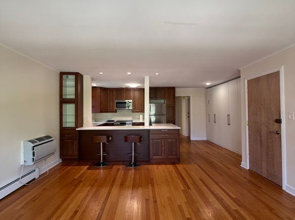 522 Greenwood St APT 2E