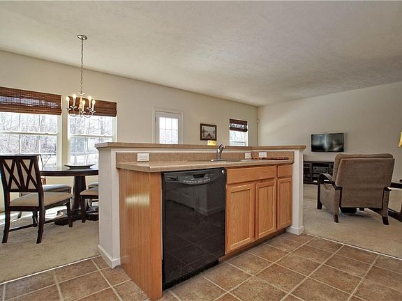 5th image of 489 Seneca Trl S
