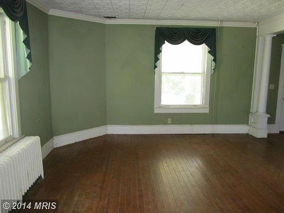 4th image of 210 Railroad Ave