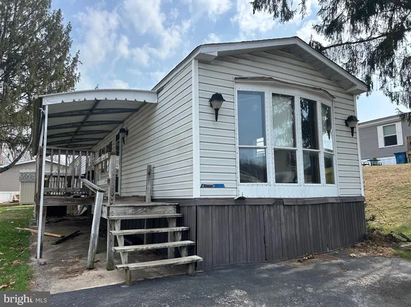 121 Chestnut Hill Dr, York, PA 17408