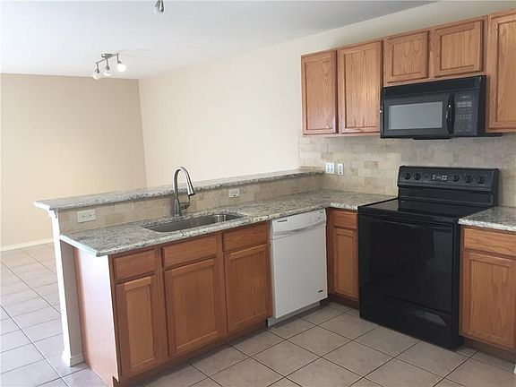 3rd image of 3637 Clubview Dr
