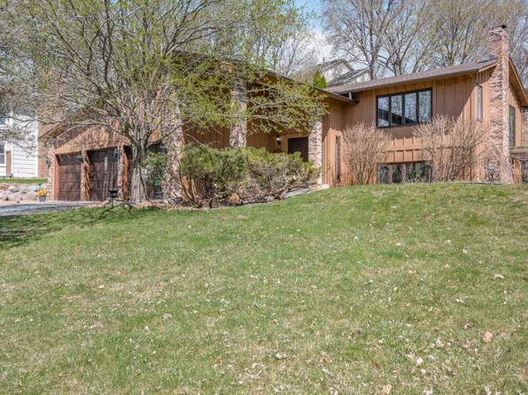 6485 Grand View Dr, Eden Prairie, MN 55346