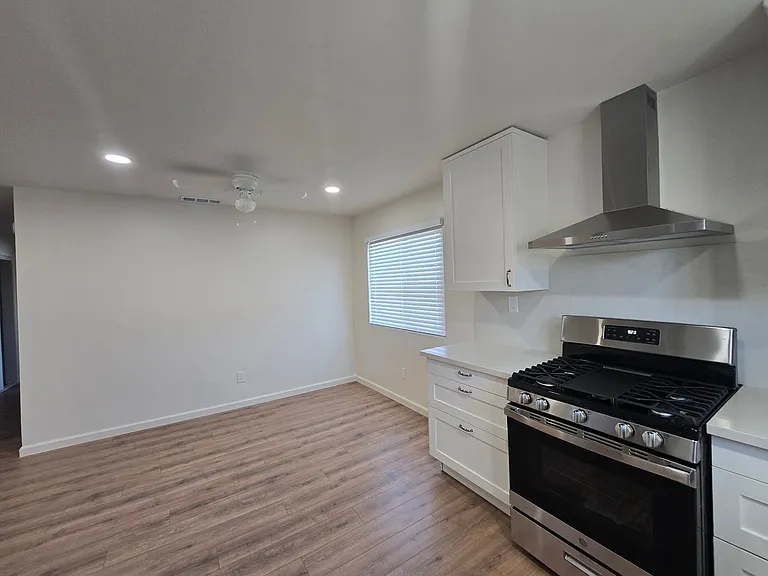 801 Capehart Ct — Photo 15