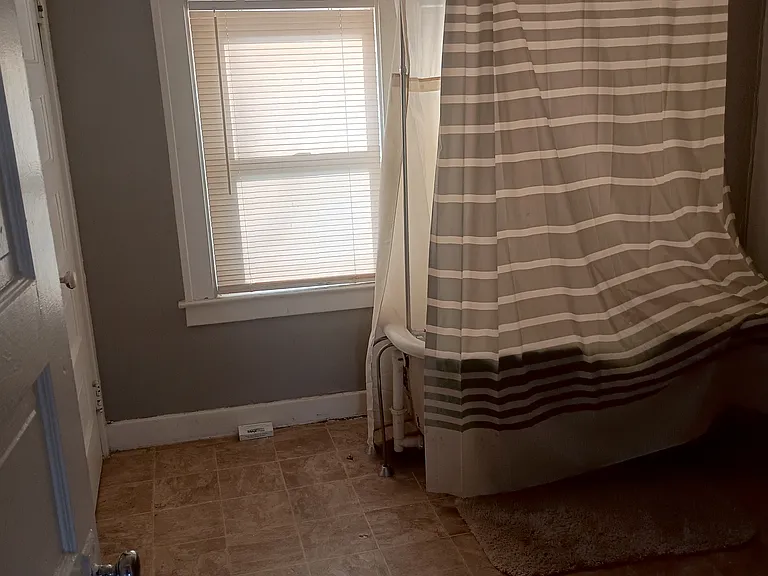 912 Hall St SE — Photo 7