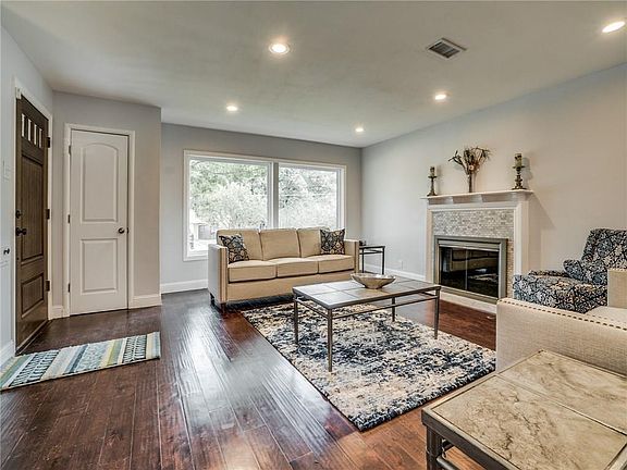 3rd image of 6647 Yosemite Ln