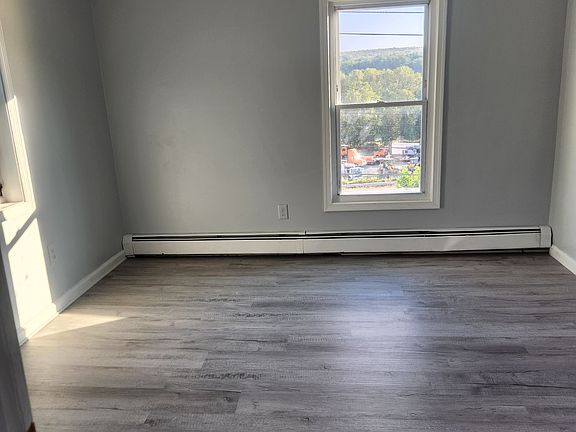 5th image of 6 Main St Unit 6