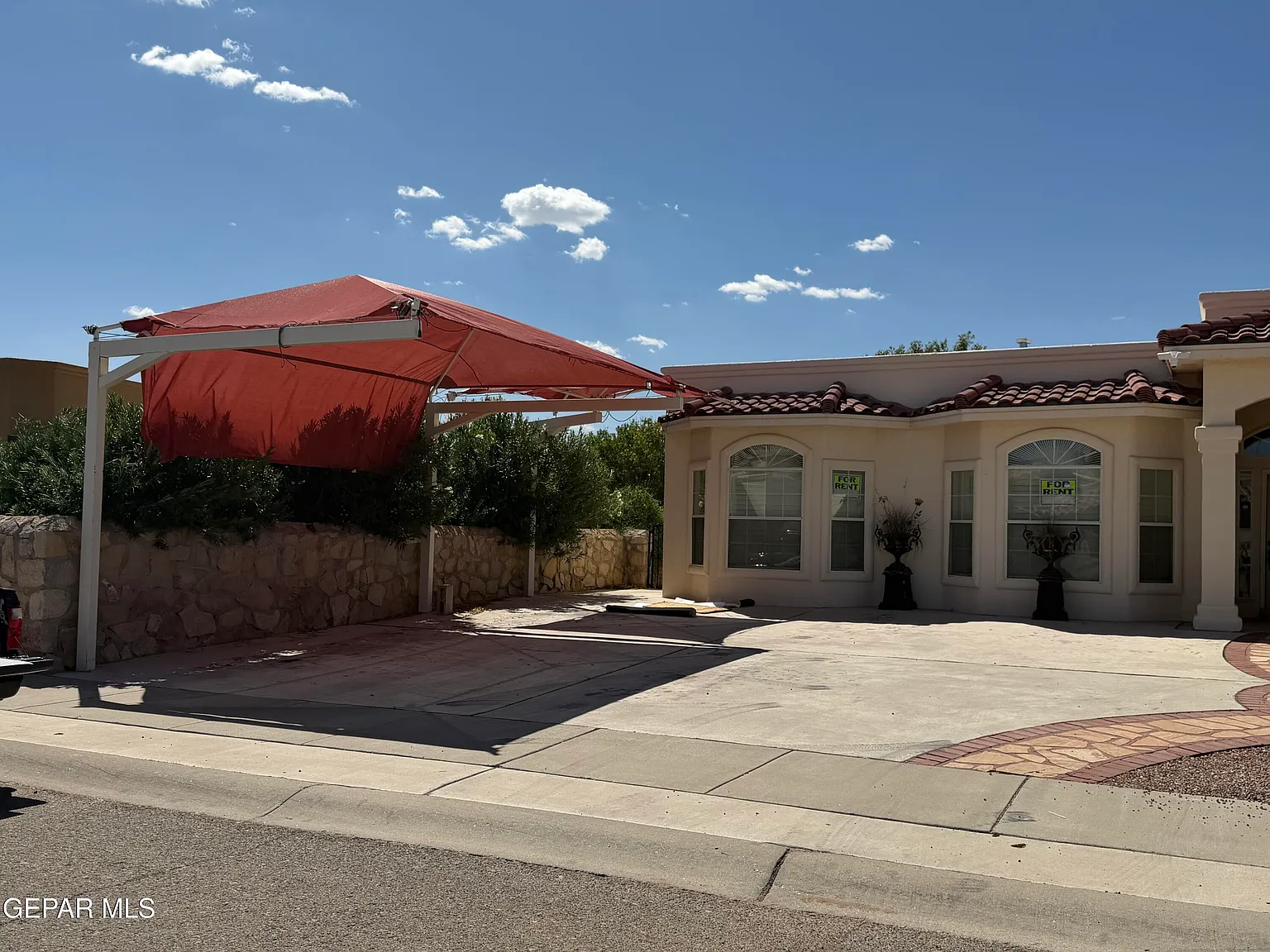 4 bed, 2.0 bath, 2266 sqft, $2,500 — Photo 4