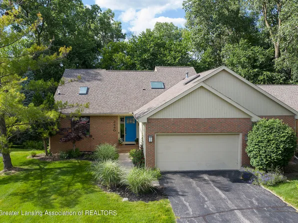 2440 Emerald Lake Dr, East Lansing, MI 48823