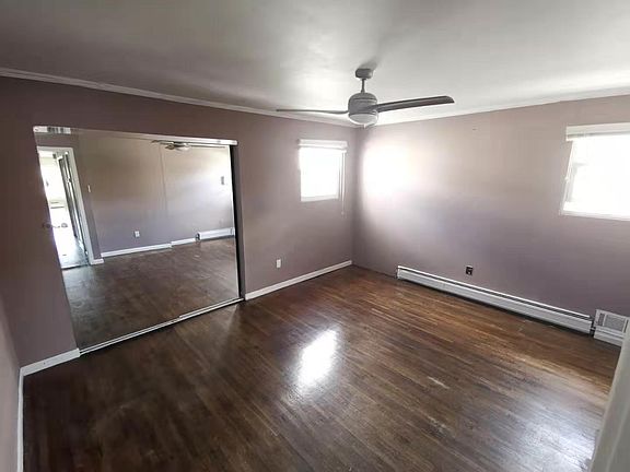 4th image of 121 Rockville Ave #2