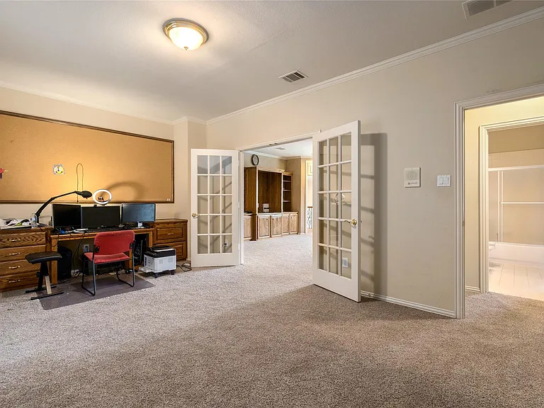 5902 Shy Dr — Photo 23