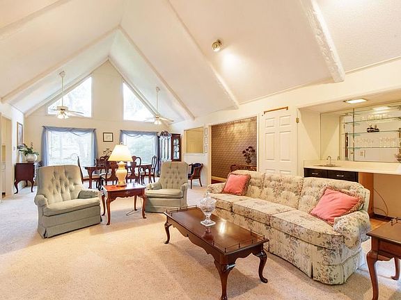 4th image of 1401 Plantation Dr