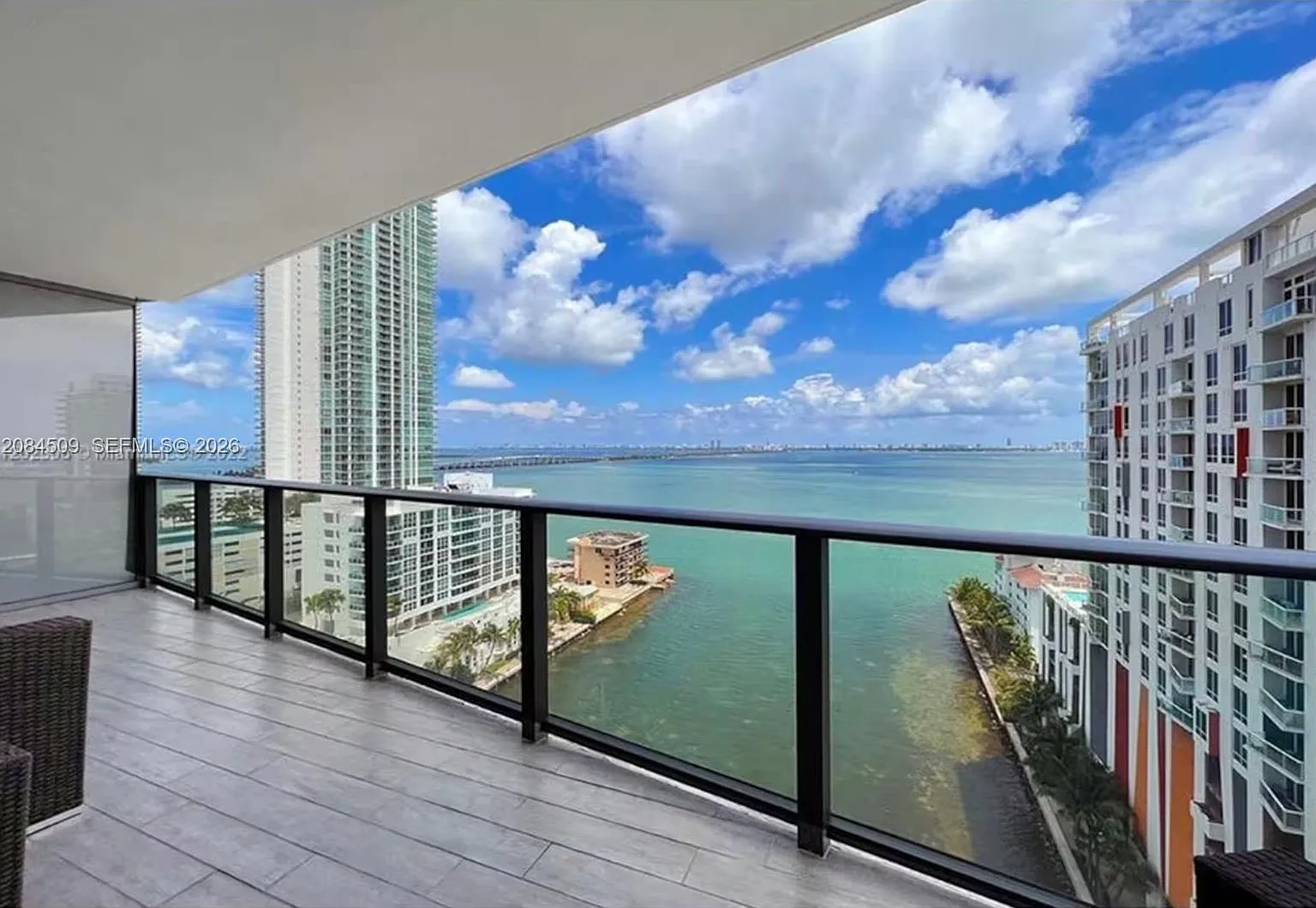 Icon Bay Condo — Photo 1