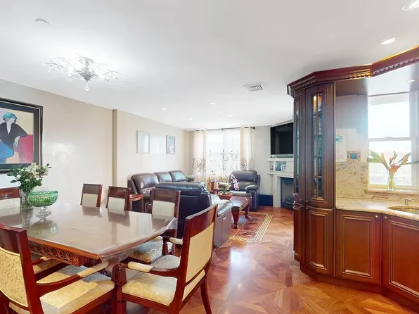 2421 Ocean Avenue image 2 of 16