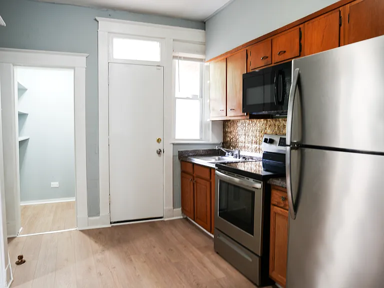 3221 Belmont Ave — Photo 5