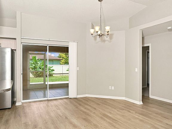 5th image of 2821 Logsdon St
