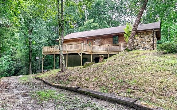 3rd image of 50 Coronet Ln