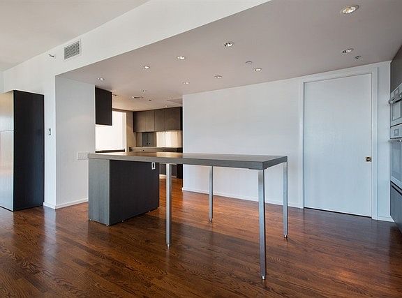 3rd image of 950 N Michigan Ave #22A