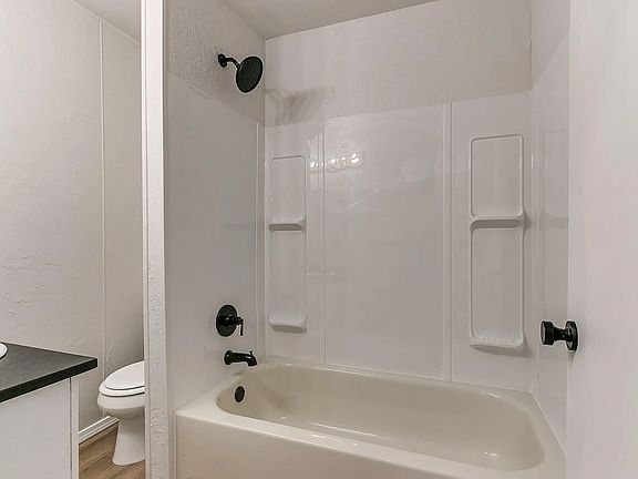 4th image of 320 Wayne Ave APT B