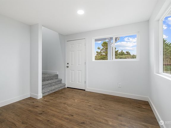 5th image of 301 Ocean Shores Boulevard NW